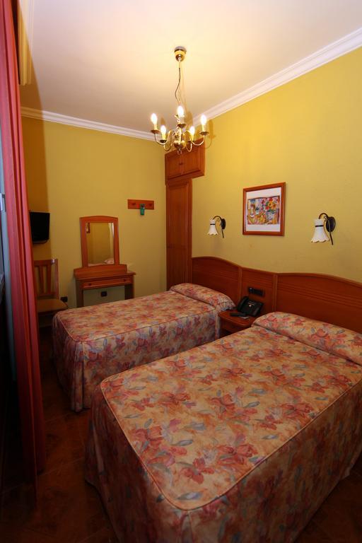 Hostal Victoria Малага Номер фото
