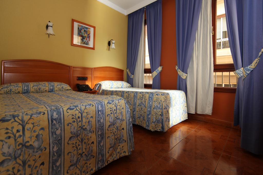 Hostal Victoria Малага Номер фото