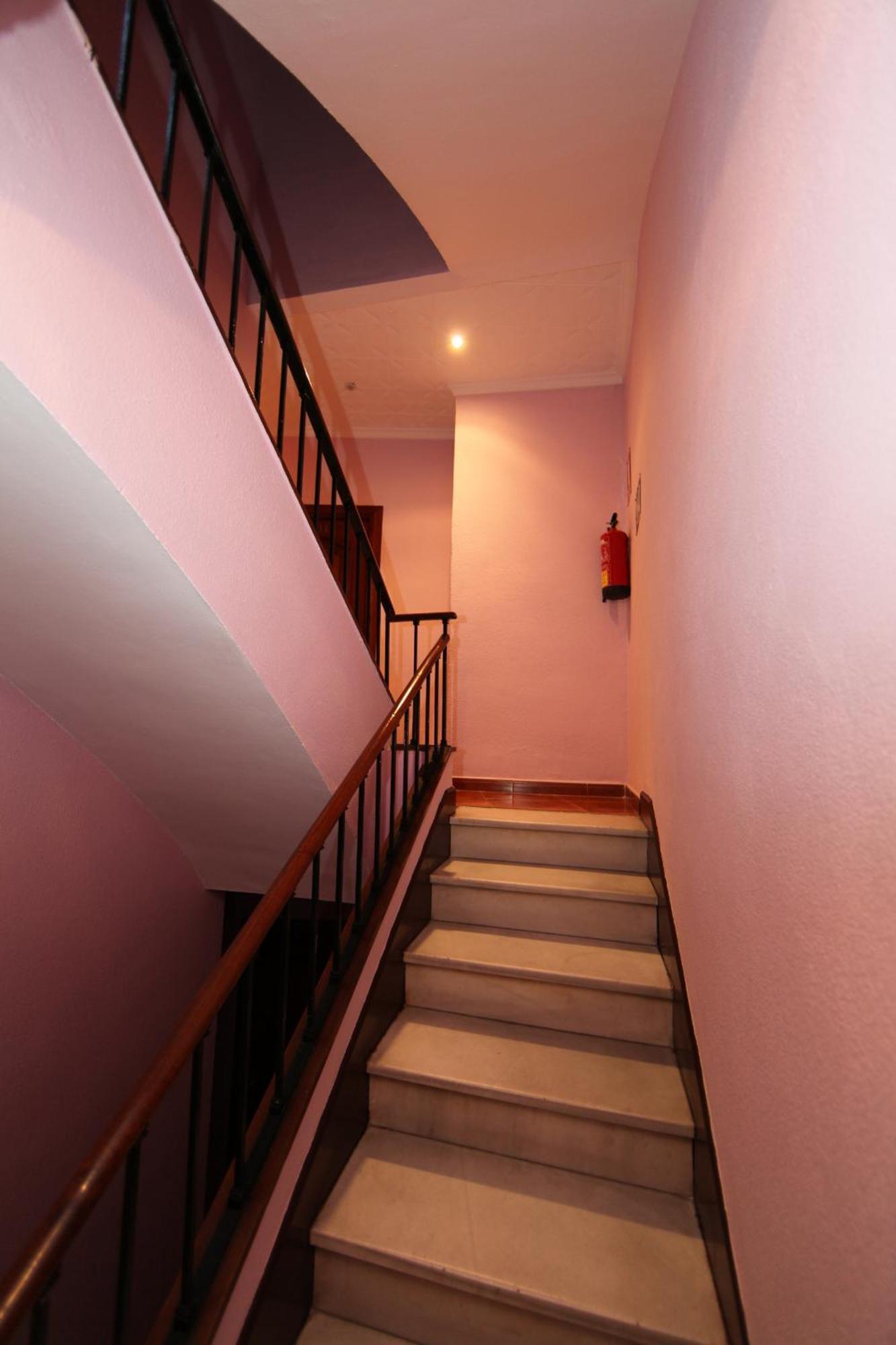 Hostal Victoria Малага Экстерьер фото